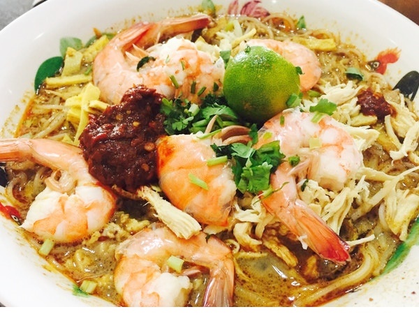 Jalan-jalan Makan Angin di Kuching – Findbulous Travel
